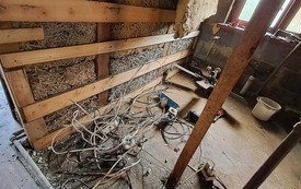 Na zdjęciu pomieszczenie zniszczone w skutek pożaru.