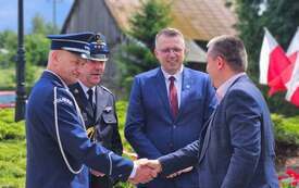 Na zdjęciu przedstawiciele służb mundurowych oraz władz samorządowych.