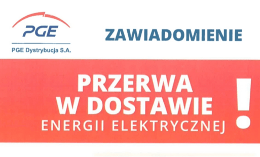 Biało-czerwony plakat z logo PGE Dystrybucja, niebieskim napisem Zawiadomienie. Na czerwonym tle napis Przerwa w dostawie energii elektrycznej !